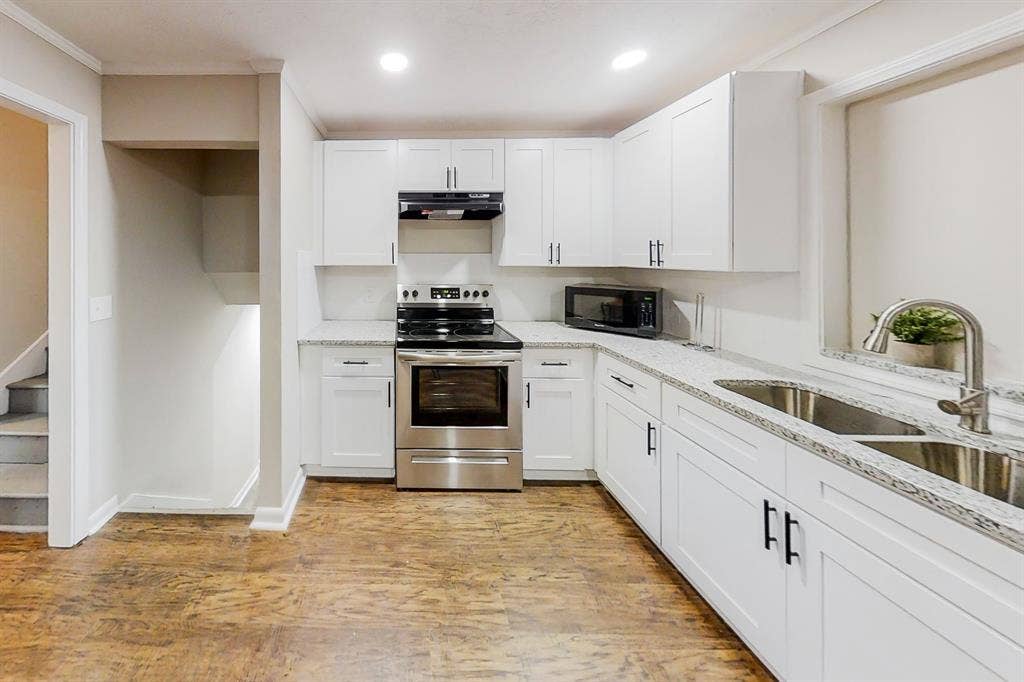 8 BR in Riverdale