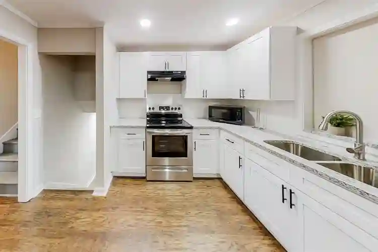 8 BR in Riverdale
