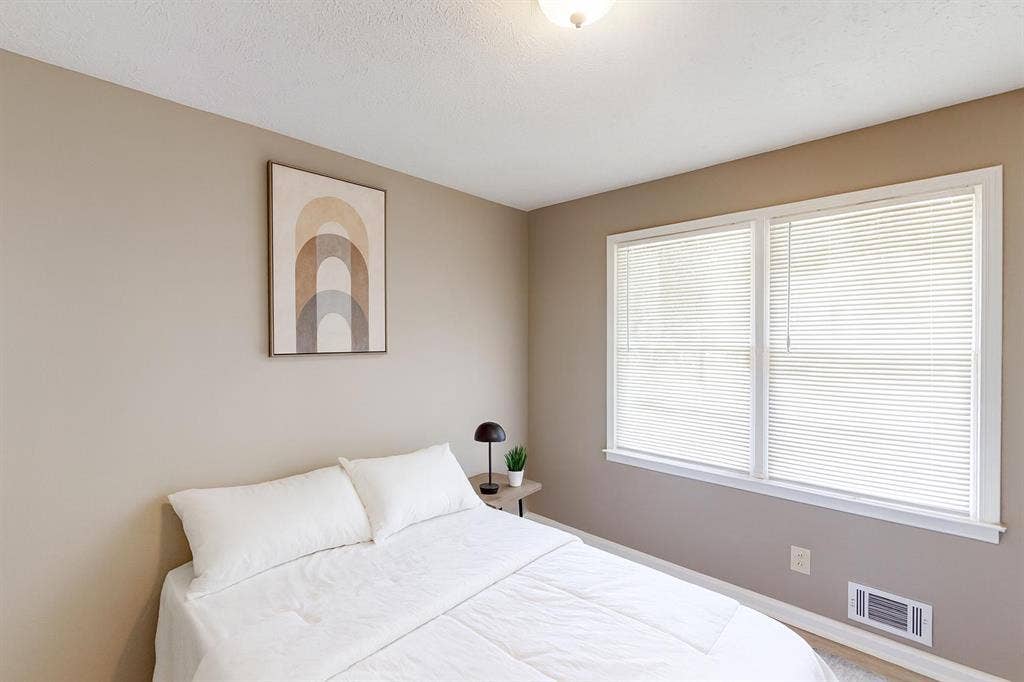 6 BR in Stone Mountain