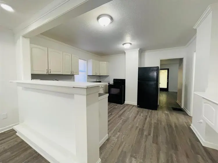 6 BR in Independence