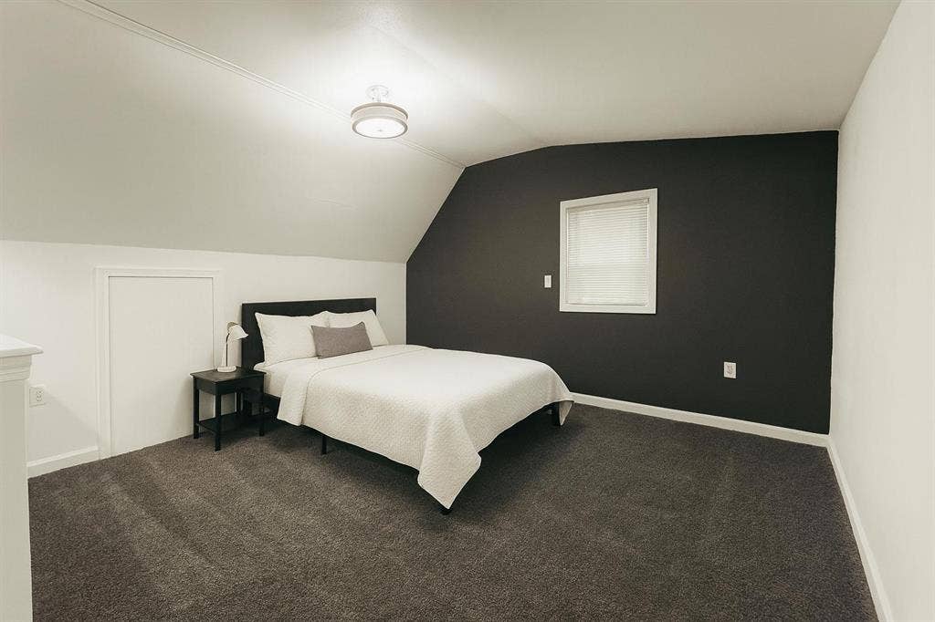 6 BR in Independence