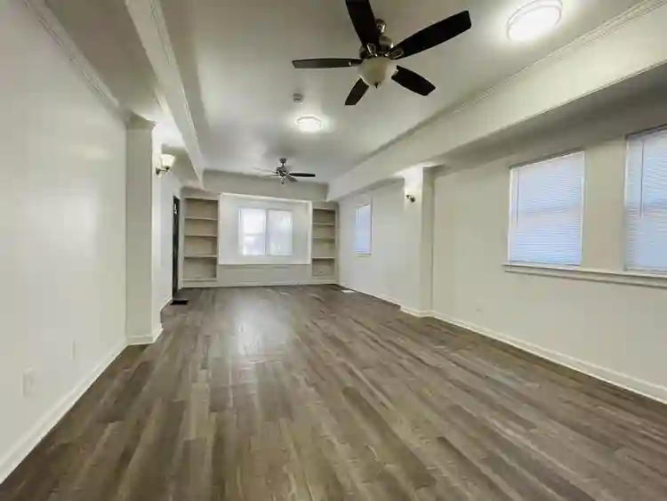 6 BR in Independence