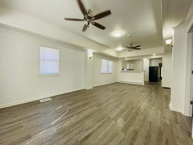 6 BR in Independence