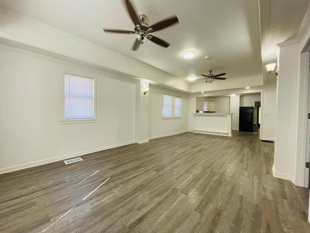 6 BR in Independence