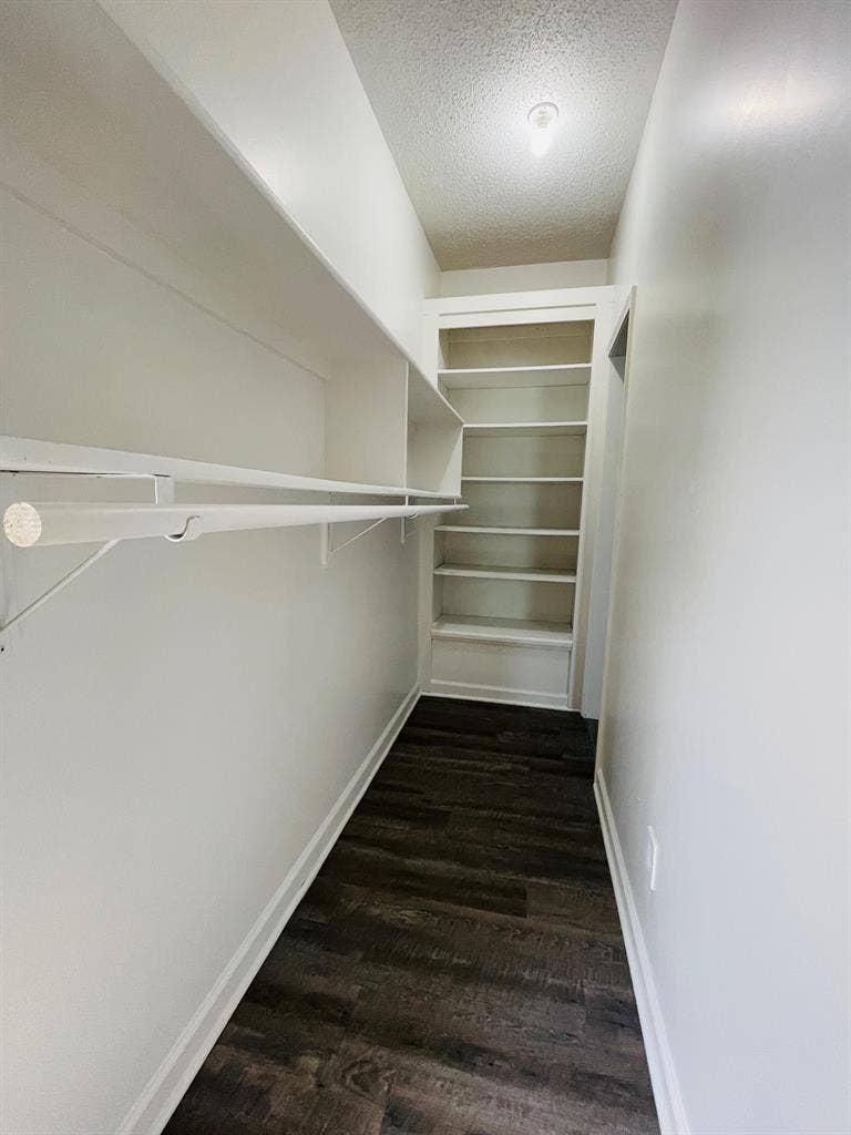 6 BR in Independence