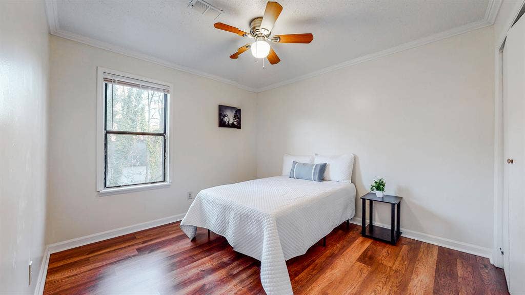 9 BR in Stone Mountain