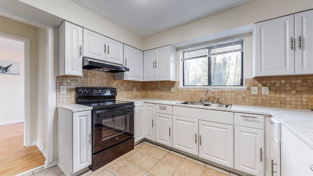 9 BR in Stone Mountain