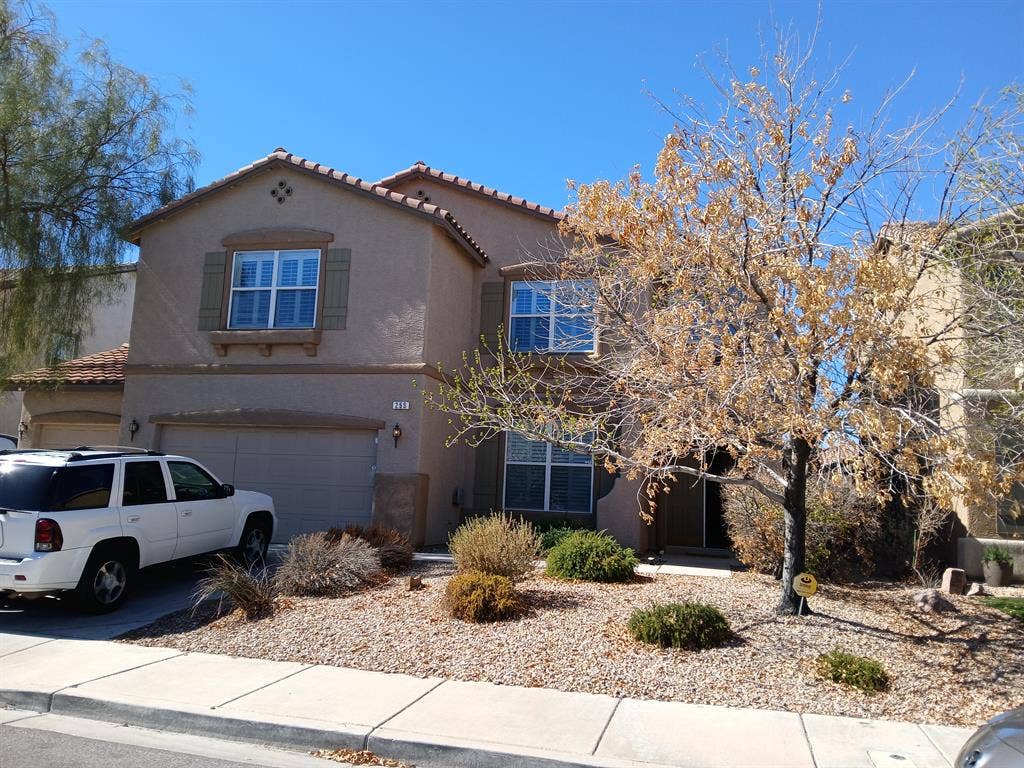 8 BR in Henderson