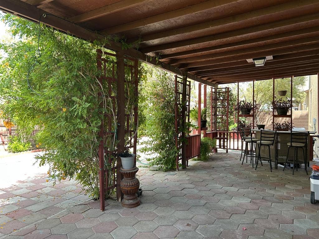 6 BR in North Las Vegas