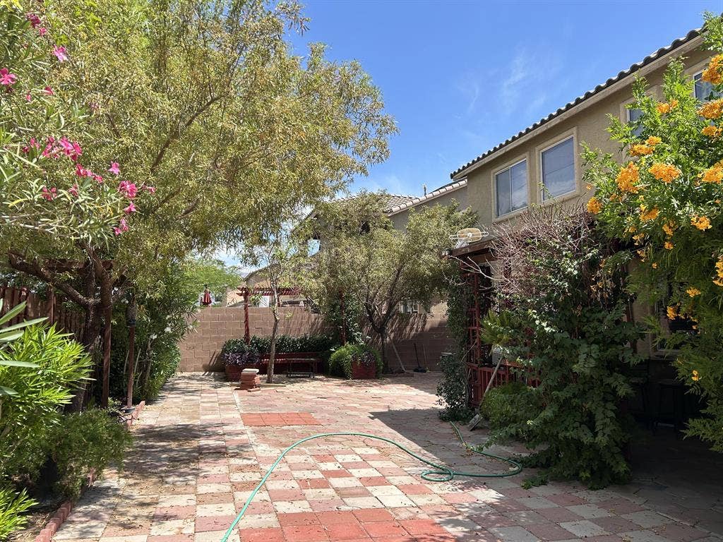 6 BR in North Las Vegas