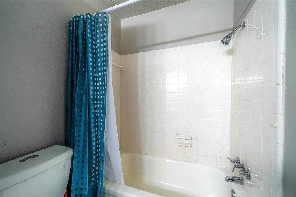 8 BR in Houston