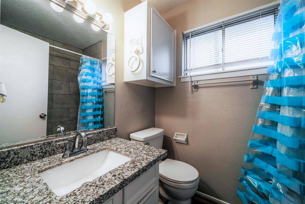 8 BR in Houston