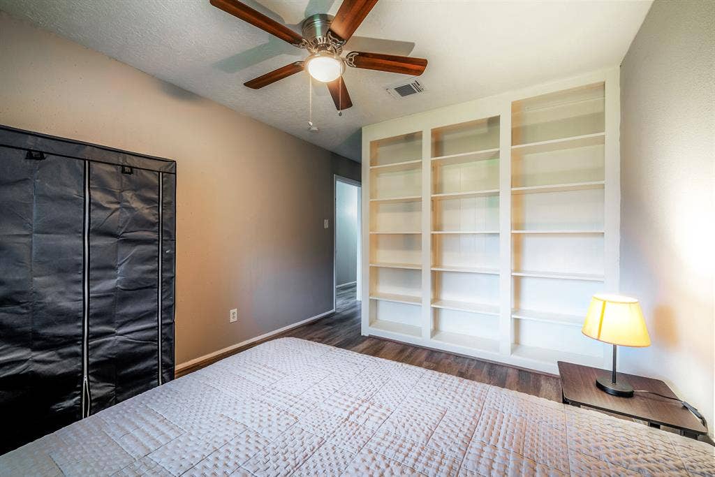 8 BR in Houston