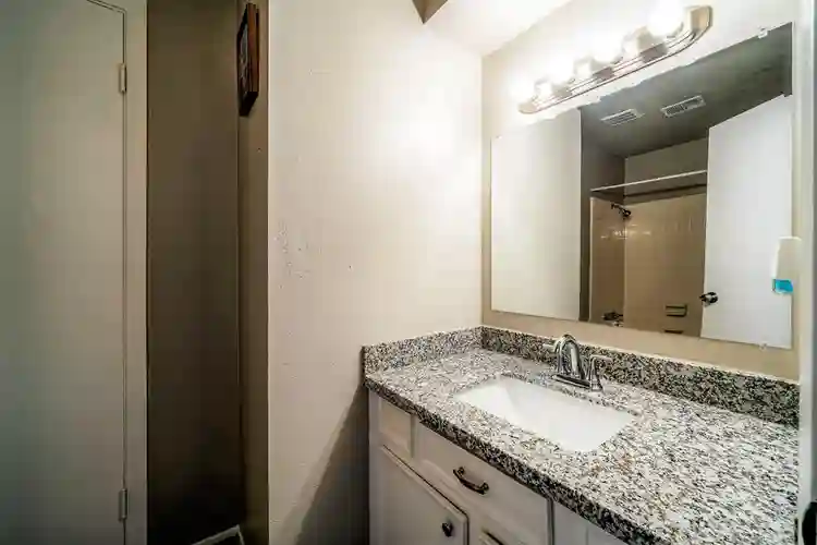8 BR in Houston