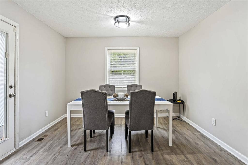 5 BR in Douglasville