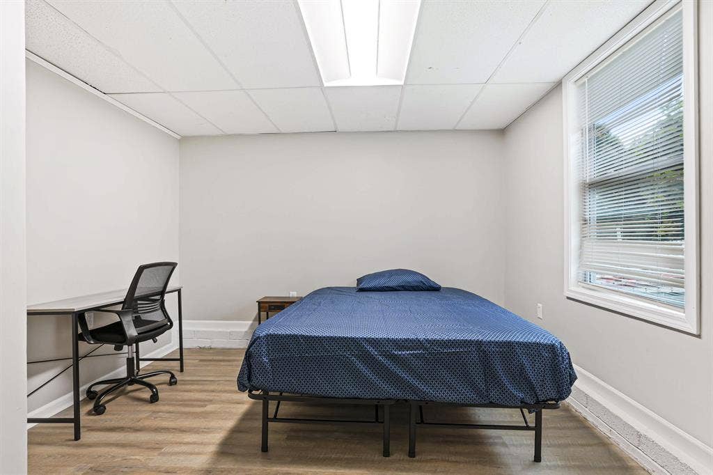 5 BR in Douglasville