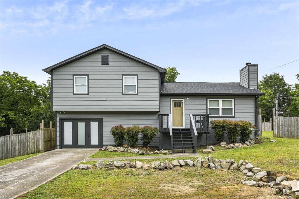 5 BR in Douglasville