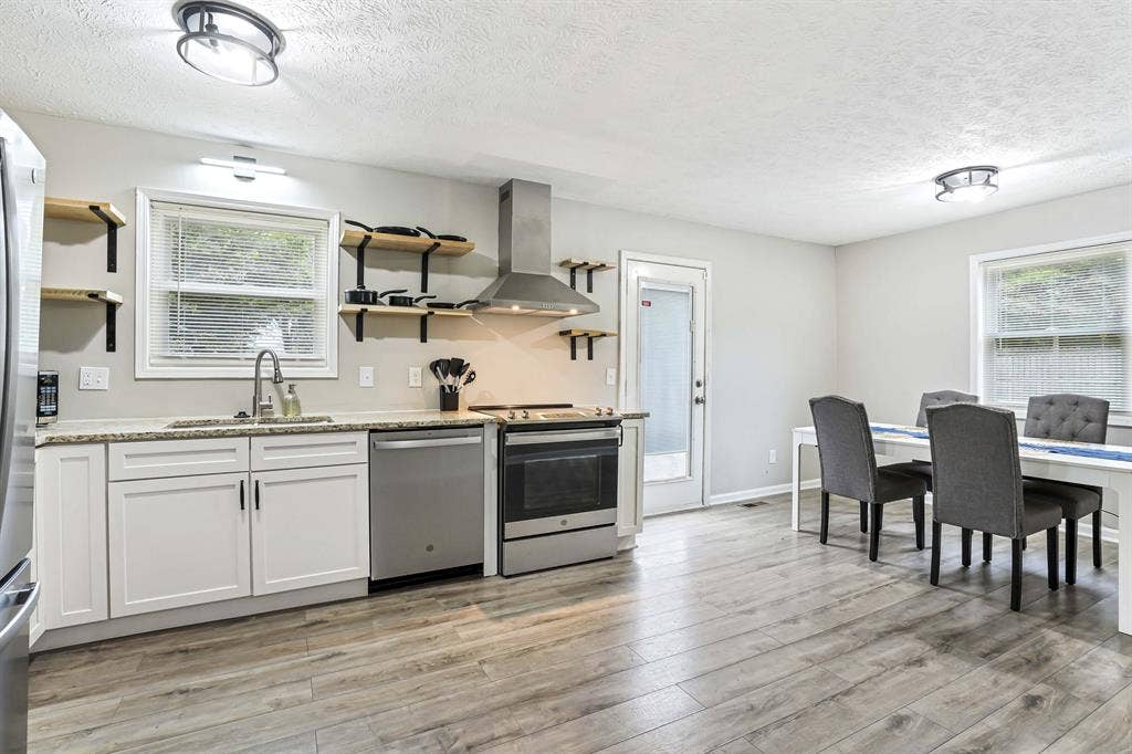 5 BR in Douglasville