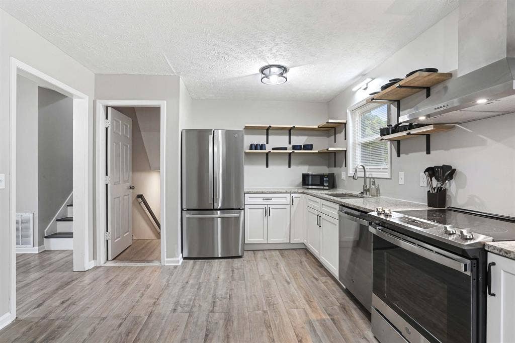 5 BR in Douglasville