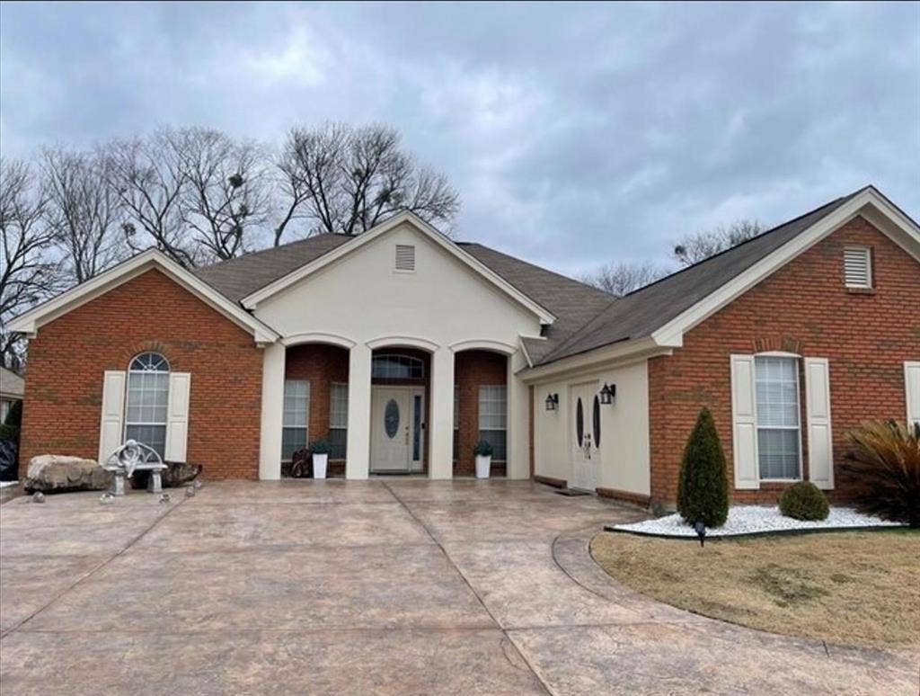 5 BR in Montgomery