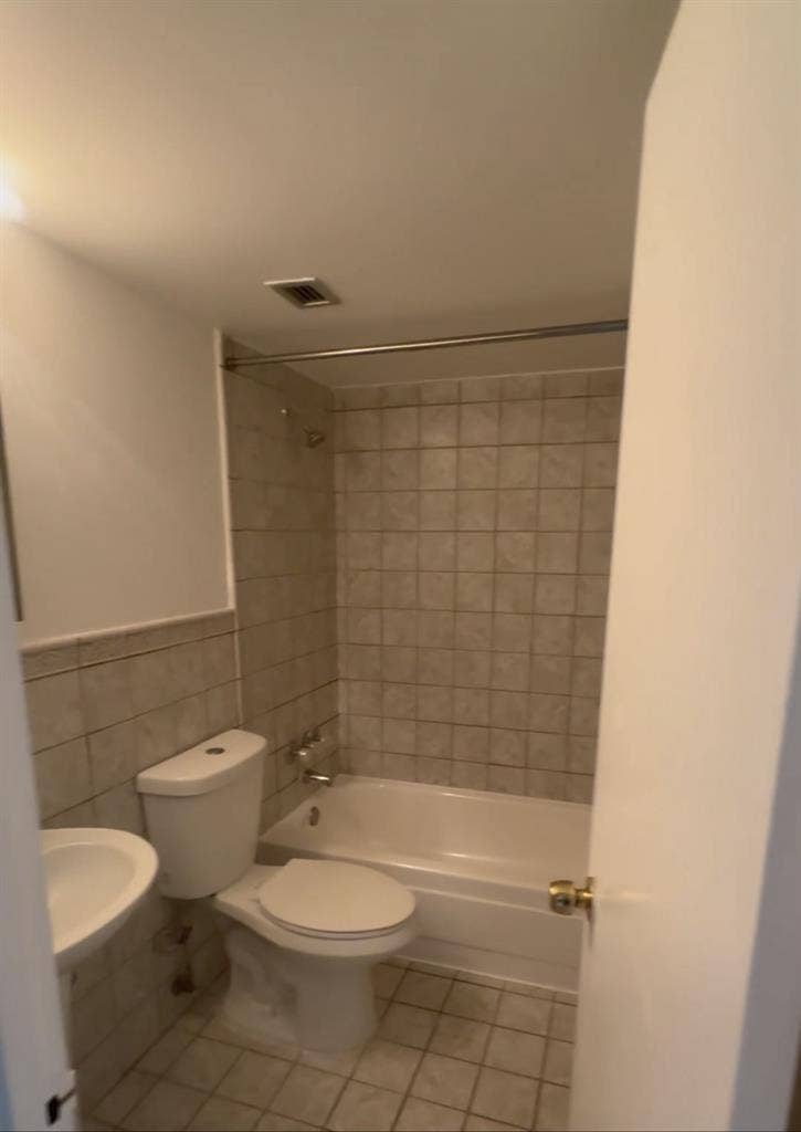 Se renta habitación amoblada