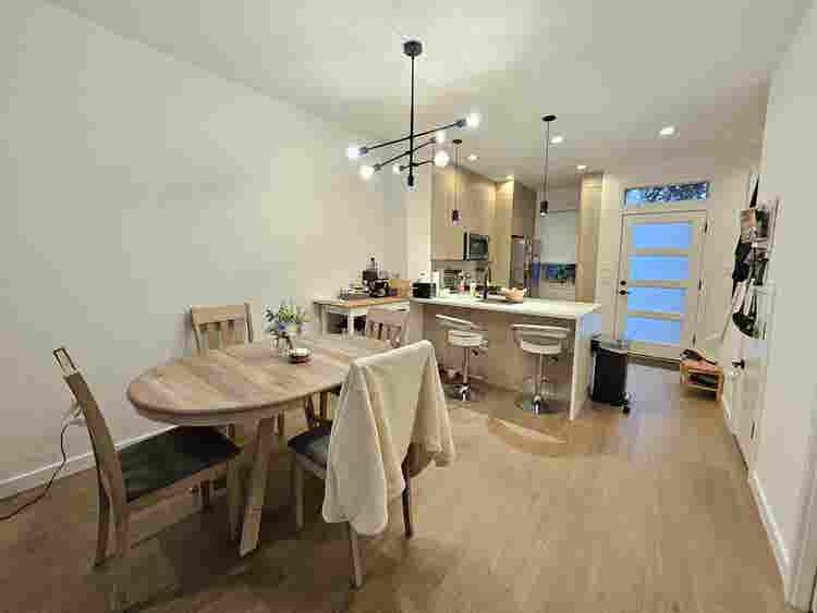 Looking for a female roommate