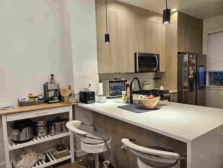 Looking for a female roommate