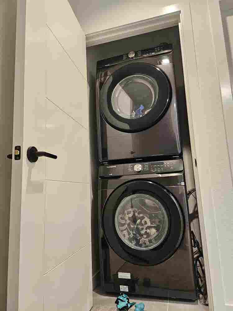 Looking for a female roommate