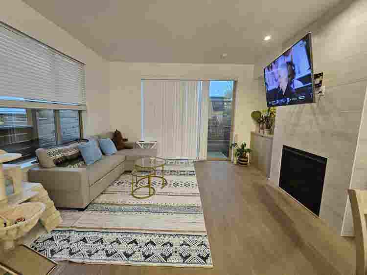 Looking for a female roommate