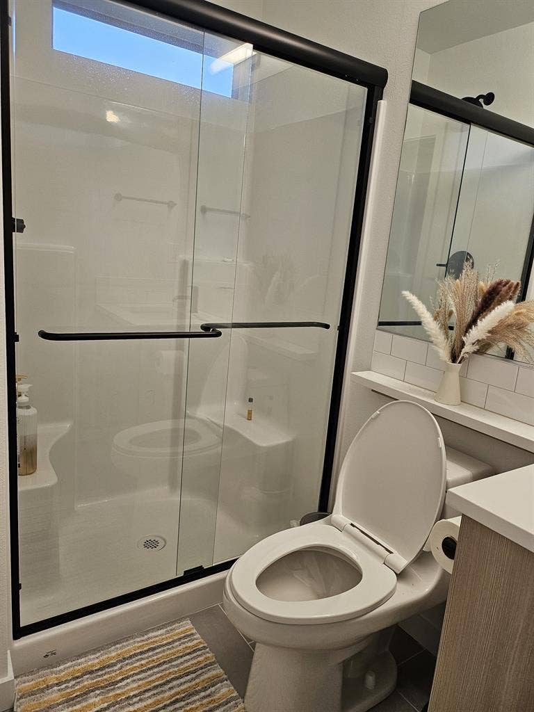 Looking for a female roommate