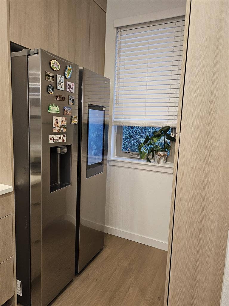 Looking for a female roommate