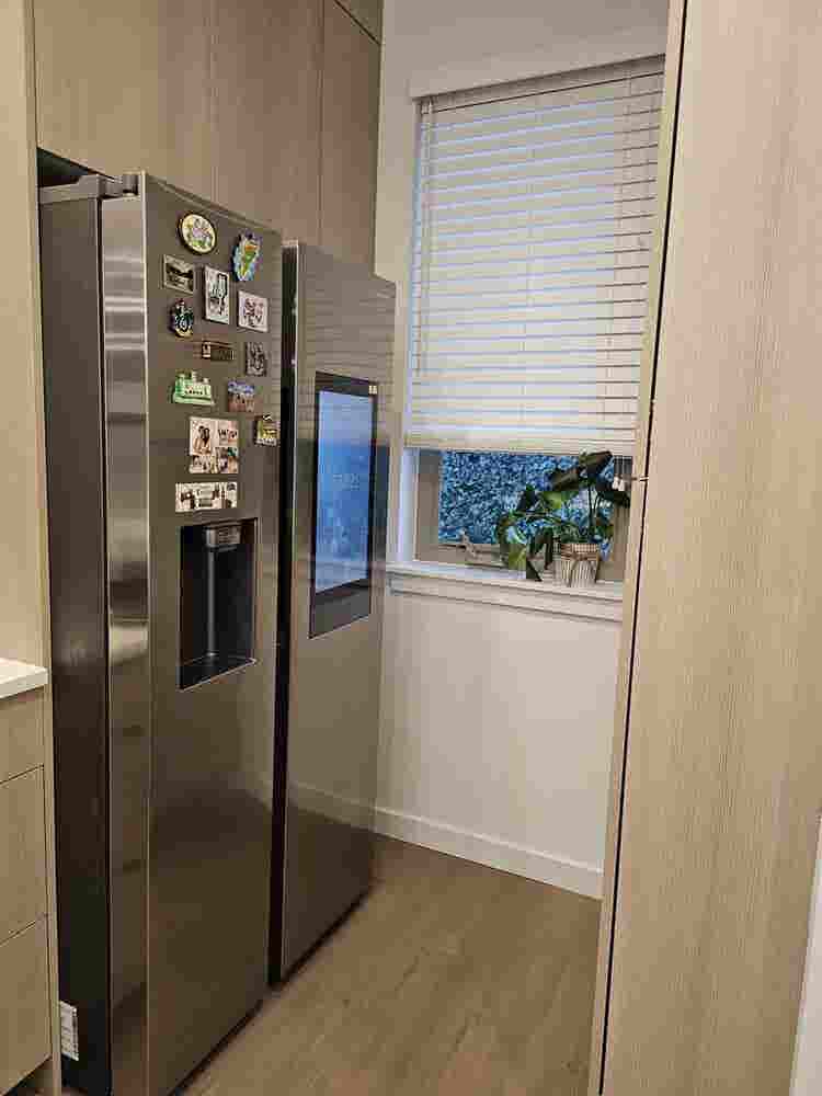 Looking for a female roommate