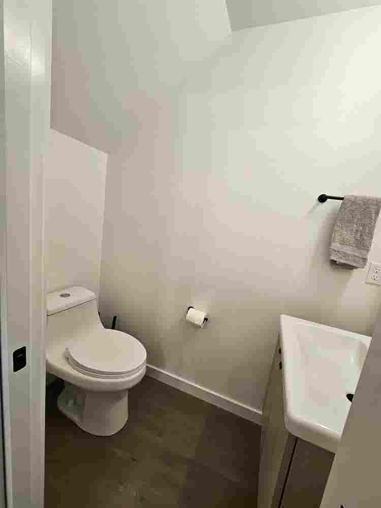 Looking for a female roommate