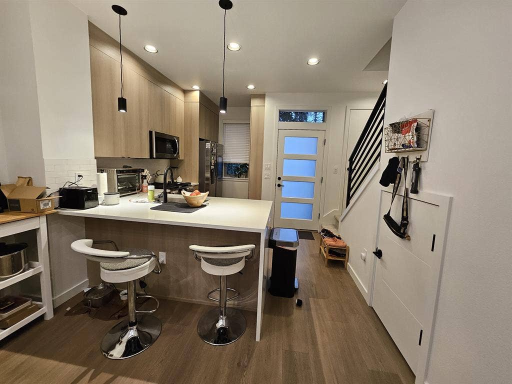 Looking for a female roommate