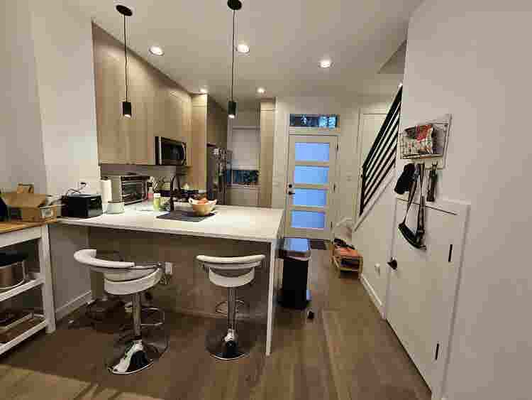 Looking for a female roommate