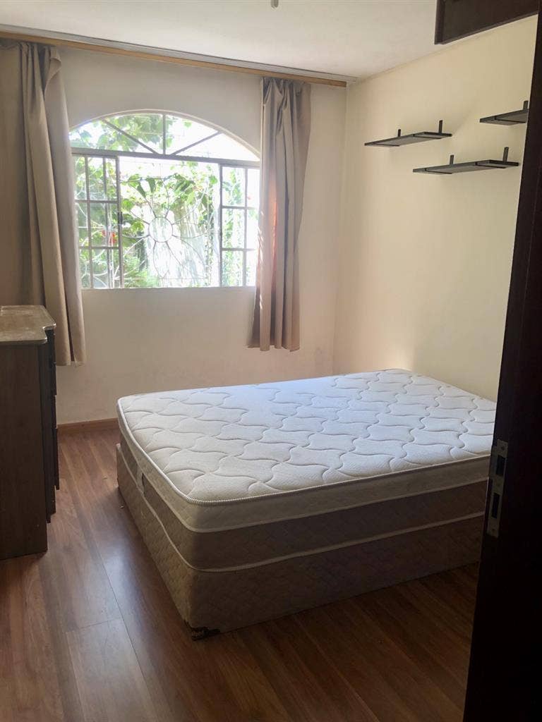 Quarto mobilado em Juvevê