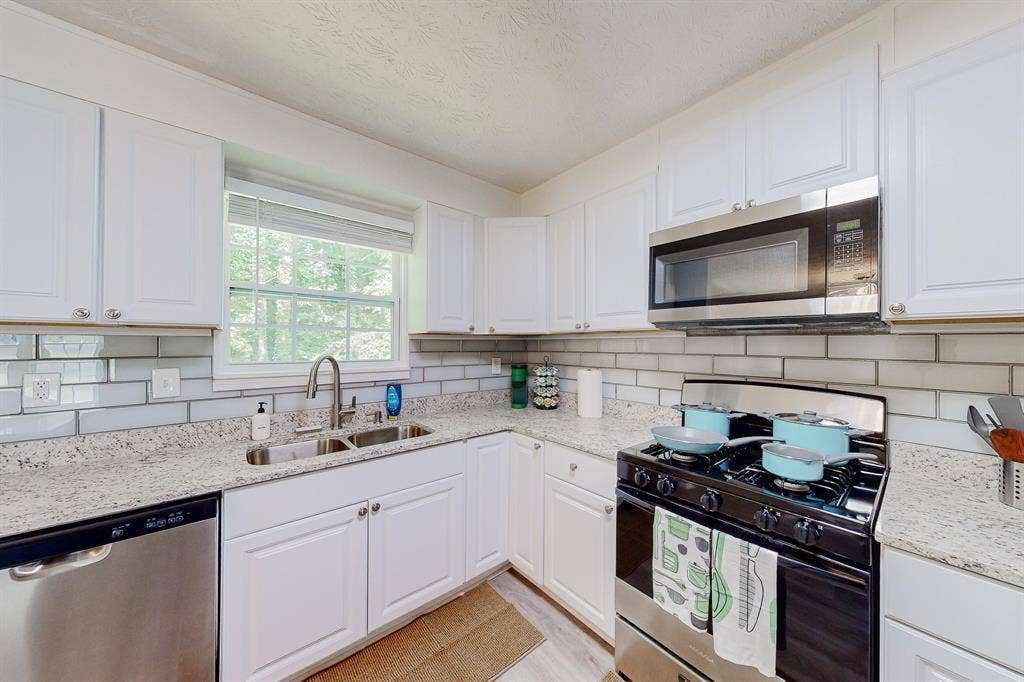 6 BR in Stone Mountain