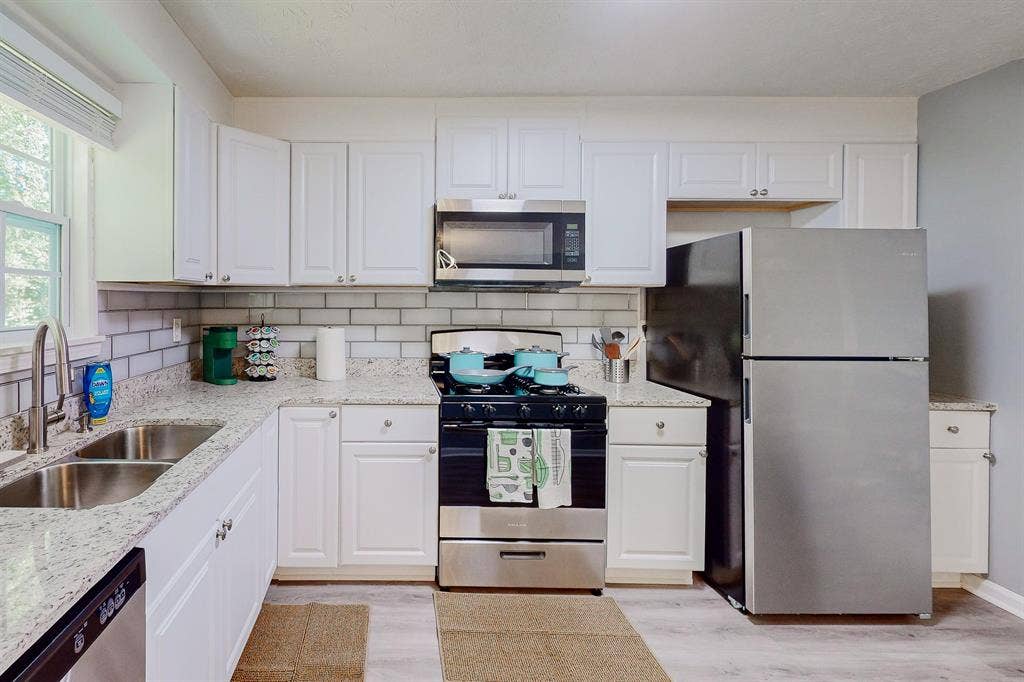 6 BR in Stone Mountain