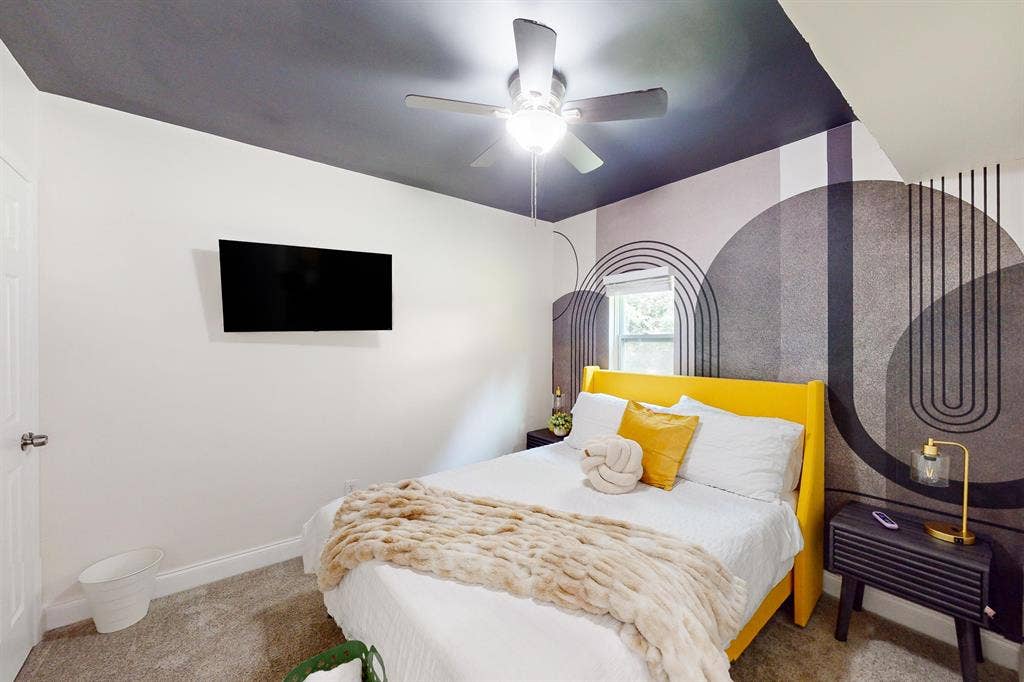 6 BR in Stone Mountain