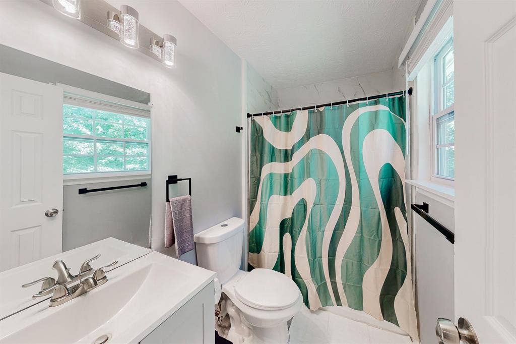 6 BR in Stone Mountain