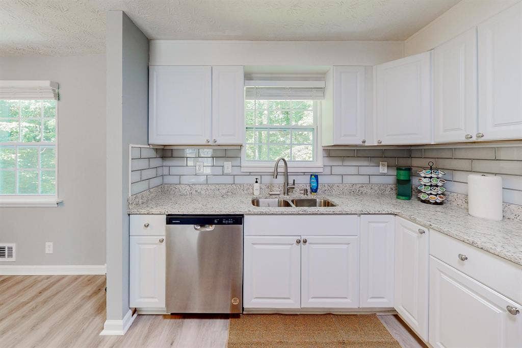 6 BR in Stone Mountain