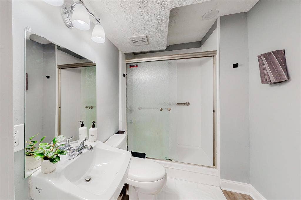 6 BR in Stone Mountain