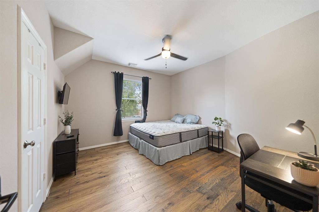 6 BR in Katy