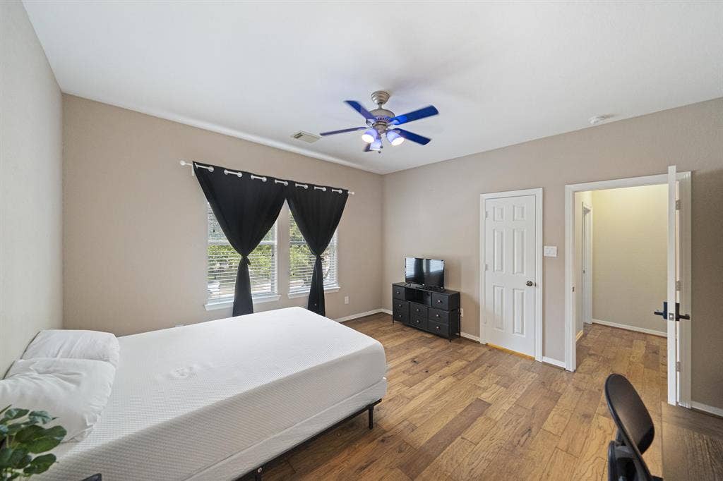 6 BR in Katy