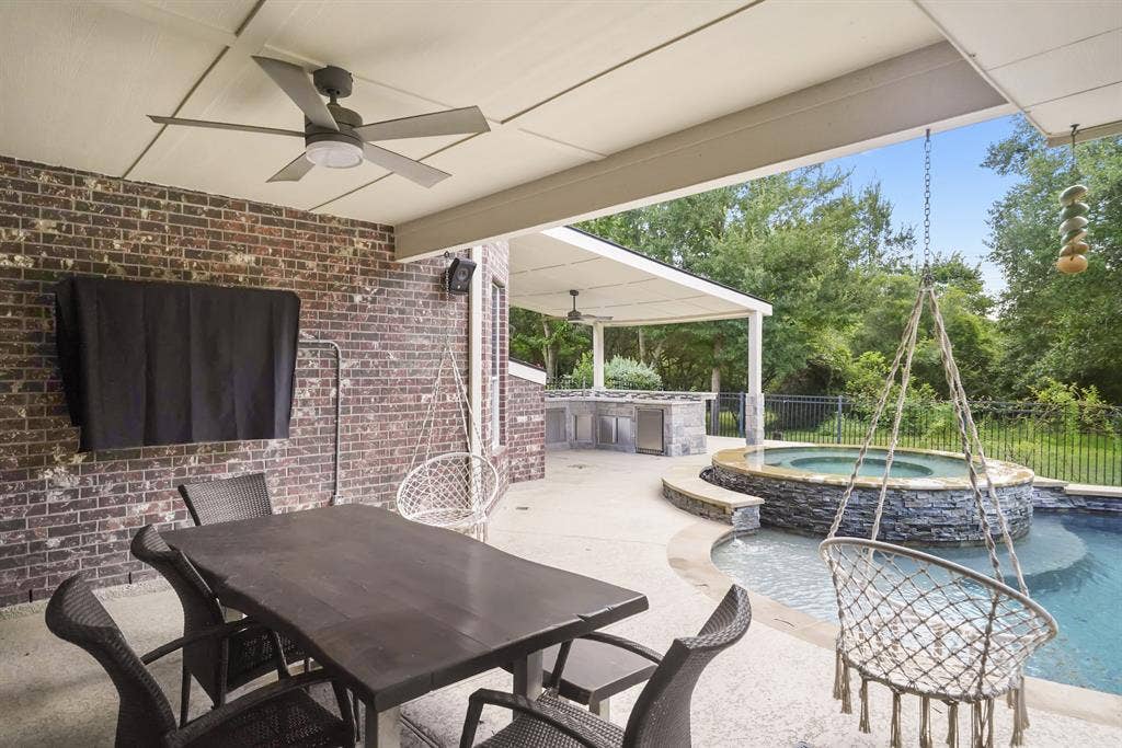 6 BR in Katy