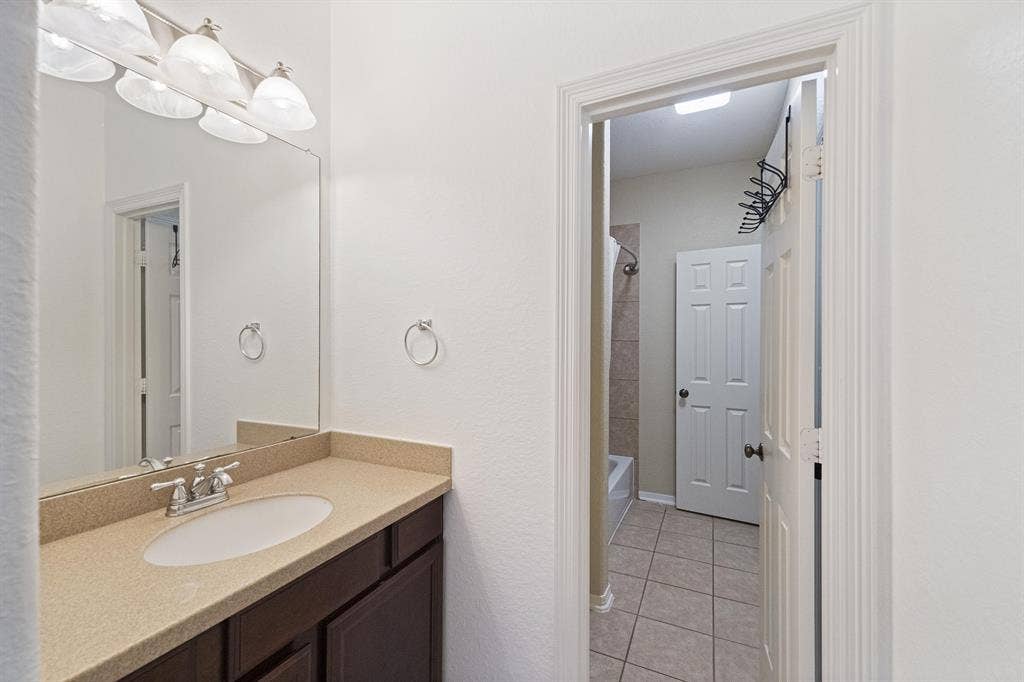 6 BR in Katy