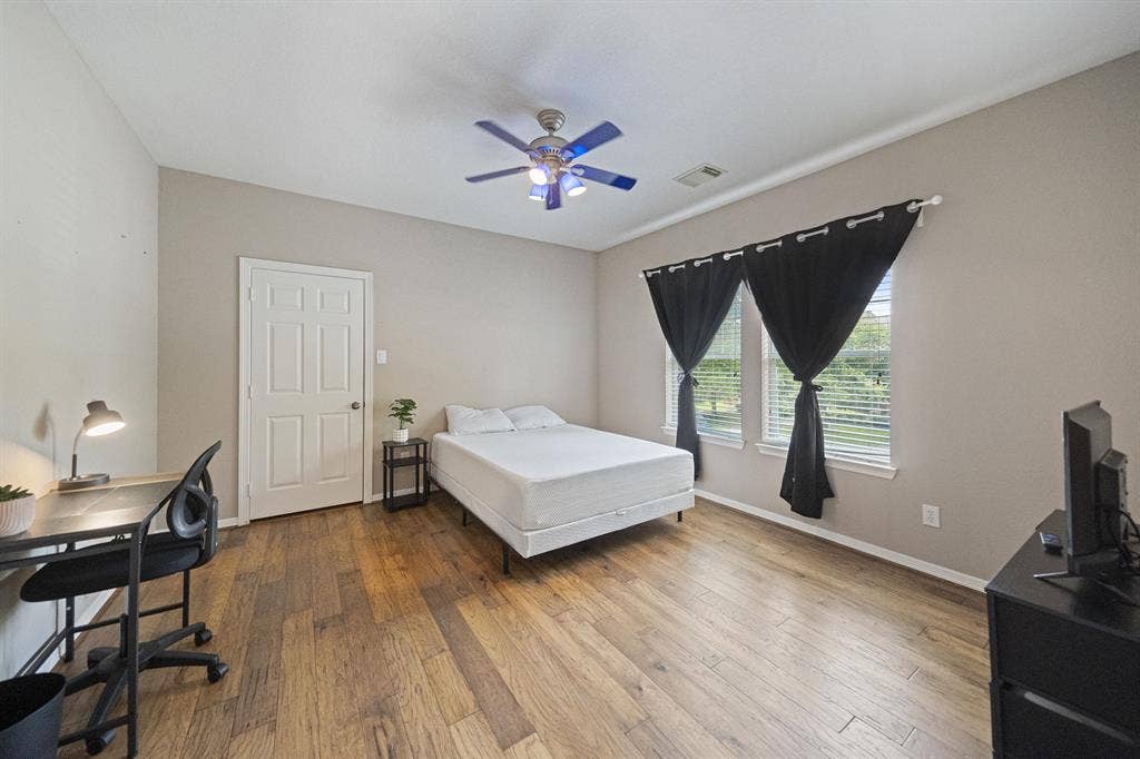 6 BR in Katy