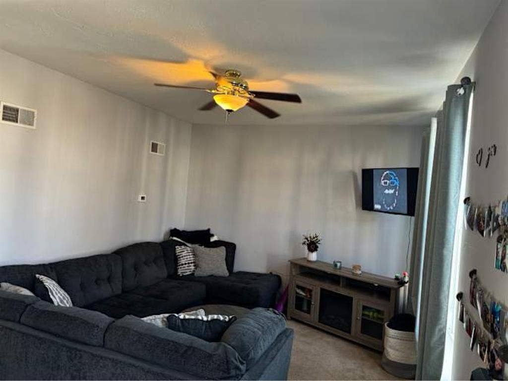 Private room in west York townhouse