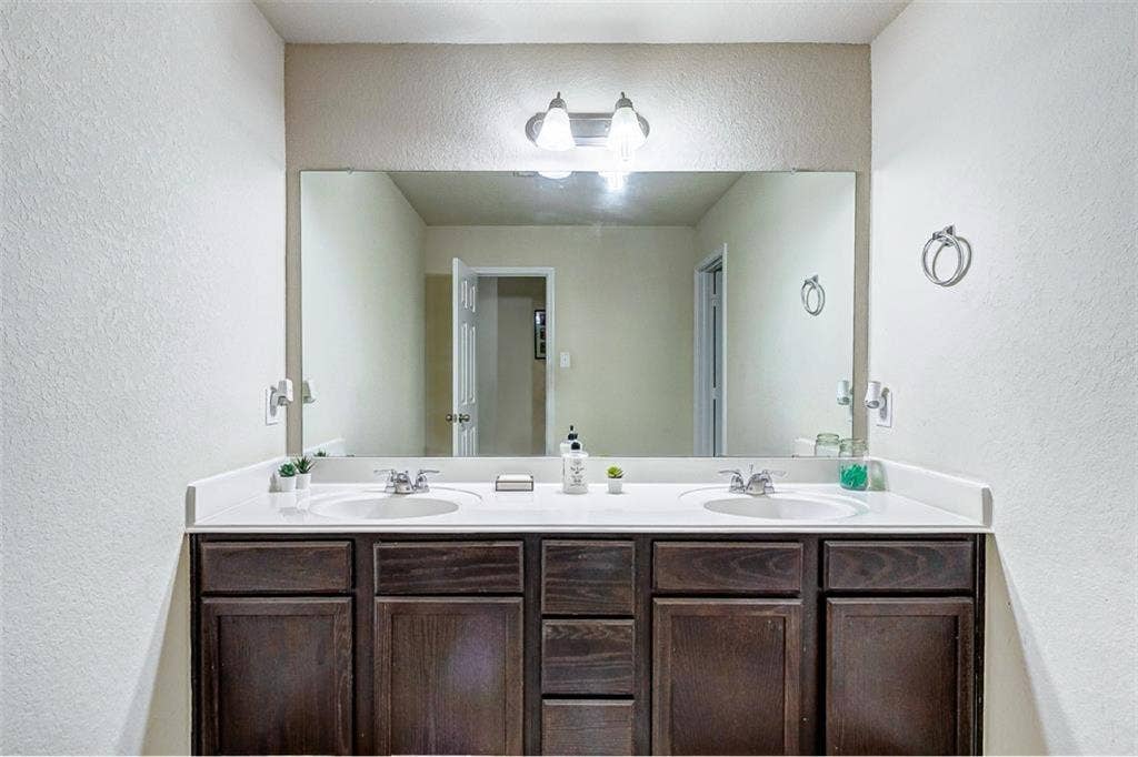 Private room available in Katy