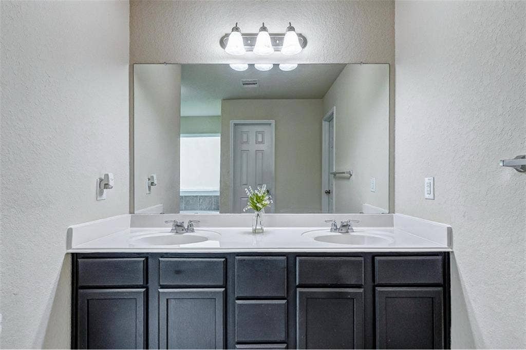 Private room available in Katy